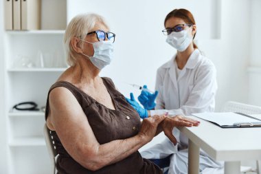 Kadın doktor aşısı pasaport dokunulmazlığı