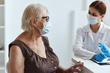 Tıbbi maske hasta enjeksiyonu aşı güvenlik aşısı pasaportu