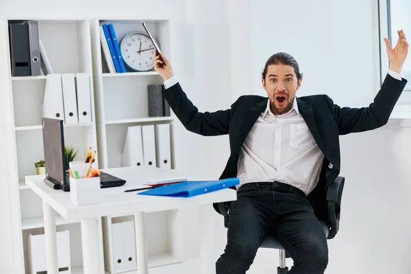 マネージャーの感情ワークオフィスデスク技術 — ストック写真