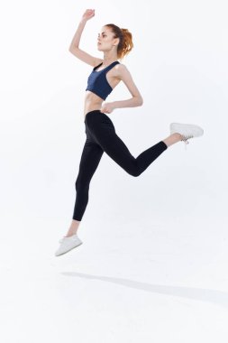 Spor salonunda spor yapan bir kadın. Yüksek kalite fotoğraf