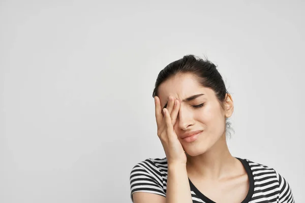 Dolor de cabeza morena síndrome doloroso molestias problemas de salud —  Fotos de Stock