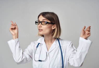 Geçmişinde steteskop olan bir doktor. Yüksek kalite fotoğraf