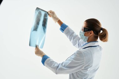 kadın doktor x-ray tıbbi maske profesyonel muayene