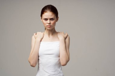 Hoşnutsuz kadın romatizması boyun sağlığı sorunları stüdyo tedavisinde