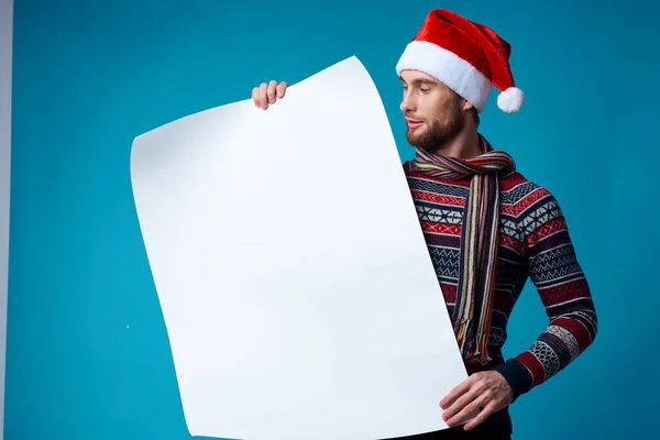 Guapo hombre en una navidad blanco maqueta cartel estudio posando — Foto de Stock