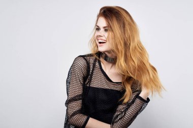 Güzel kadın saç stili dekorasyonu kozmetik izole arka plan