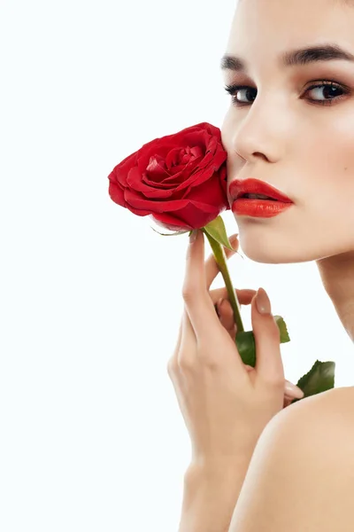 Bella donna trucco luminoso rosa in mano labbra rosse glamour — Foto Stock