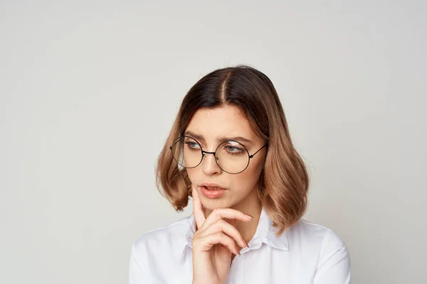Manager med glasögon verkställande livsstil isolerad bakgrund — Stockfoto