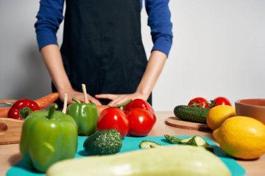 Mutfakta aşçı Sebze kesme diyeti