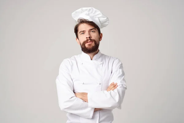 Barbudo homem trabalho uniforme profissão cozinha isolado fundo — Fotografia de Stock