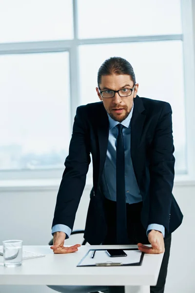 Male manager emotions work head documents Lifestyle — Stock Photo, Image