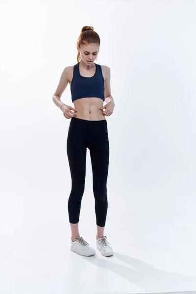 Mujer deportiva jogging ejercicio activo entrenamiento energía —  Fotos de Stock