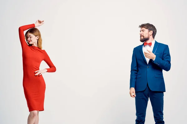 Hombre y mujer comunicación moda luz fondo — Foto de Stock