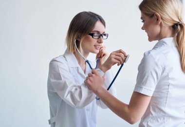 Doktor hasta muayenesi sağlık hizmetleri