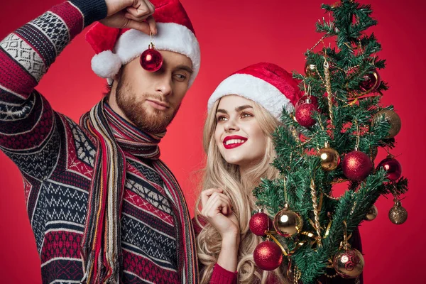 Mann und Frau Weihnachten Spielzeug Urlaub zusammen Weihnachten — Stockfoto