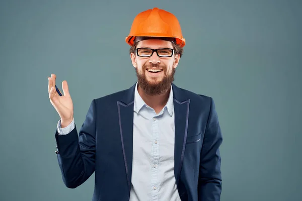 Homem barbudo profissional trabalho profissão sucesso isolado fundo — Fotografia de Stock