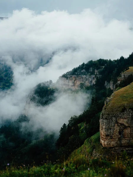 Berge Landschaft Reisen Wolken aktive Freizeit Freiheit — Stockfoto