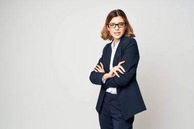 İş kadını poz veren ofis işleri yaşam tarzı izole edilmiş arka plan