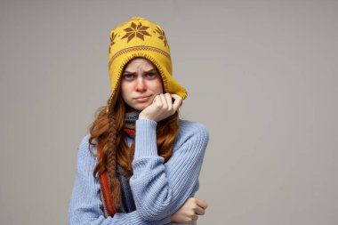 kızıl saçlı kadın sağlık sorunları. Hafif arka plan.