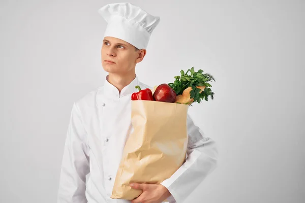 Chef con un pacchetto di cucina fresca — Foto Stock