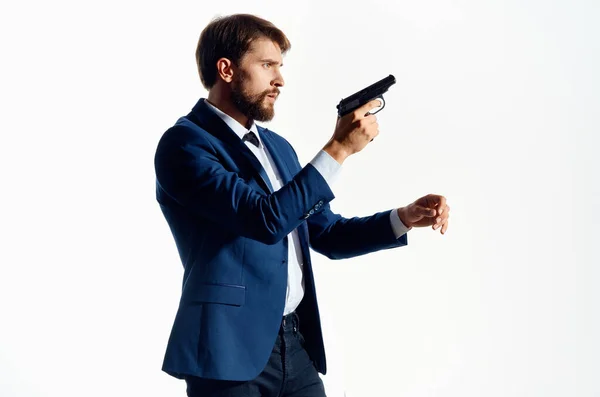 Pistola de hombre en las manos de las emociones de la mafia Agente fondo de luz — Foto de Stock