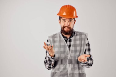 Belge ve çizim mühendisi. Stüdyo projeleri.