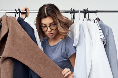 Modern tarzda izole edilmiş güzel kadın kıyafetleri.