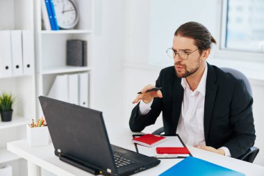 yönetici telefon dizüstü bilgisayar çalışma duygu yöneticisi