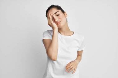 Baş ağrısı olan kadın sağlık sorunları, duygular stüdyosu