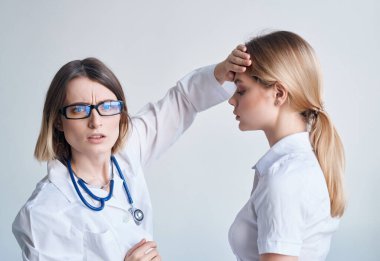 Doktor hasta muayenesi sağlık hizmetleri