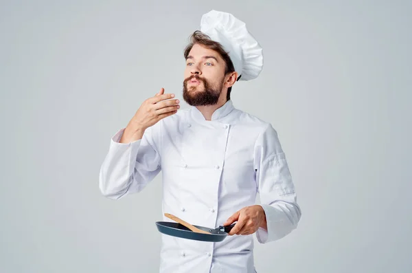 Chef Masculino Com Frigideira Mão Cozinhar Alimentos — Fotografia de Stock