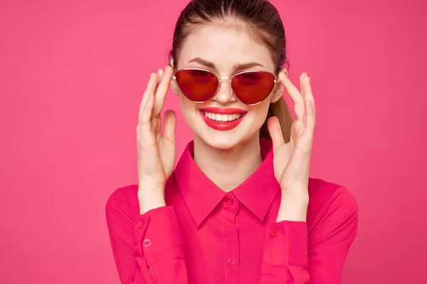 Vacker Kvinna Glamour Glasögon Poserar — Stockfoto