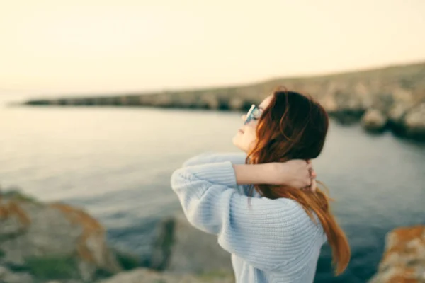 Red Haired Woman Sweater Outdoors Posing — Stock Photo, Image