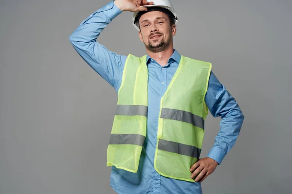 건축 제복을 입은 남자 직업 직업 전선에서 고립된 배경 — 스톡 사진