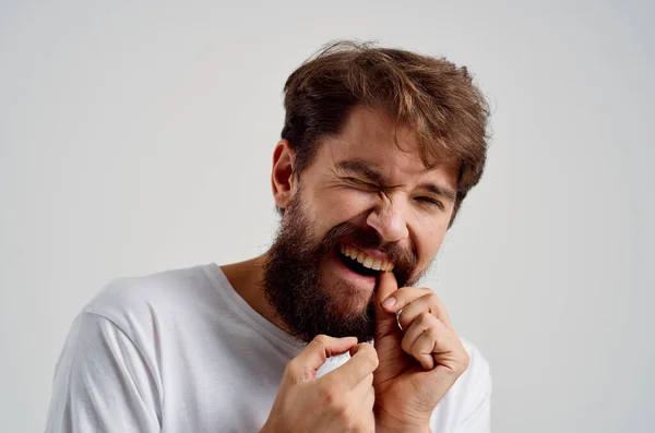 Бородатий Чоловік Зубним Болем Ізольованому Тлі Високоякісна Фотографія — стокове фото