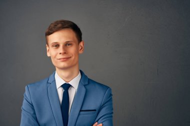 Ofisteki iş adamı. Yönetici özgüveni.