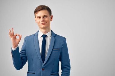 Takım elbise bürosunun müdürüyüm. Profesyonel bir iş.