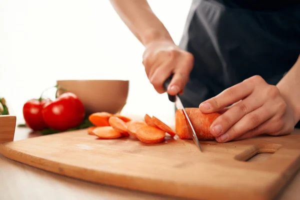 Mutfakta sebze doğramak yemek malzemeleri vitaminler — Stok fotoğraf