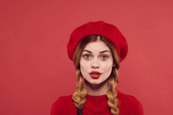 Hermosa Mujer Suéter Rojo Pose Estudio Foto Alta Calidad —  Fotos de Stock