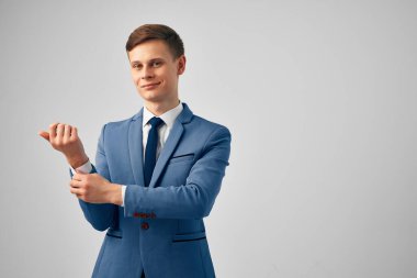 Takım elbiseli iş adamı profesyonel ofis yöneticisi başarılı.