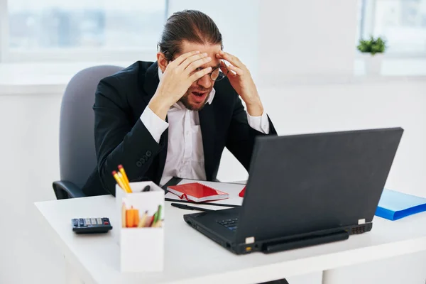 Manager telefon laptop praca emocje wykonawczy — Zdjęcie stockowe