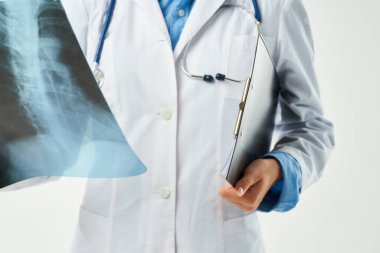 X-ray Sağlık Stüdyosu 'nda kadın doktor.