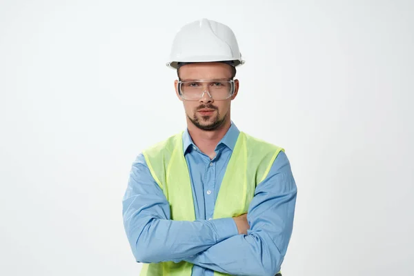 하얀 헬멧을 쓰고 직업적 인 직업을 가진 사람 — 스톡 사진