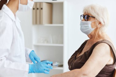 Hasta ve doktor aşılama güvenlik virüsü salgını