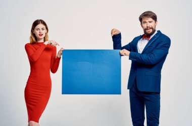 Şirin erkek ve kadın sonbahar modelleme poster tanıtım stüdyosu