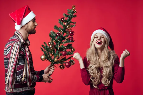 Freudige Mann und Frau Weihnachten Emotionen Neujahr Urlaub — Stockfoto