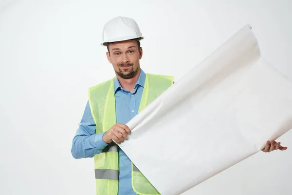 Muž ve stavebnictví uniforma profesionální práce izolované pozadí — Stock fotografie