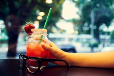 Kokteyl kafeteryasının dinlenme yeri.