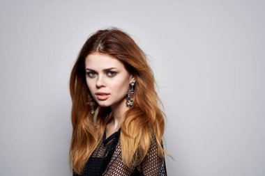 Güzel bir kadın. Makyaj dekorasyonu, tutku stüdyosu.