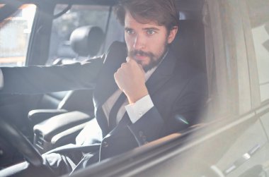 duygusal adam resmi yolcu sürücü yol iletişimi telefonla